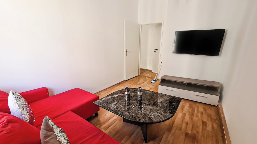 Modern 3BR Apartment Close to Belvedere