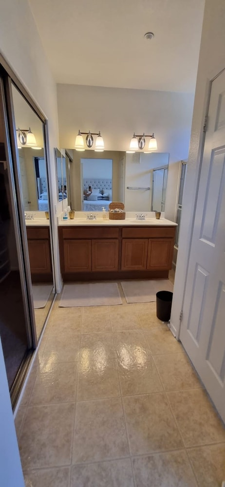Pool and Gym Access Luxury Condo