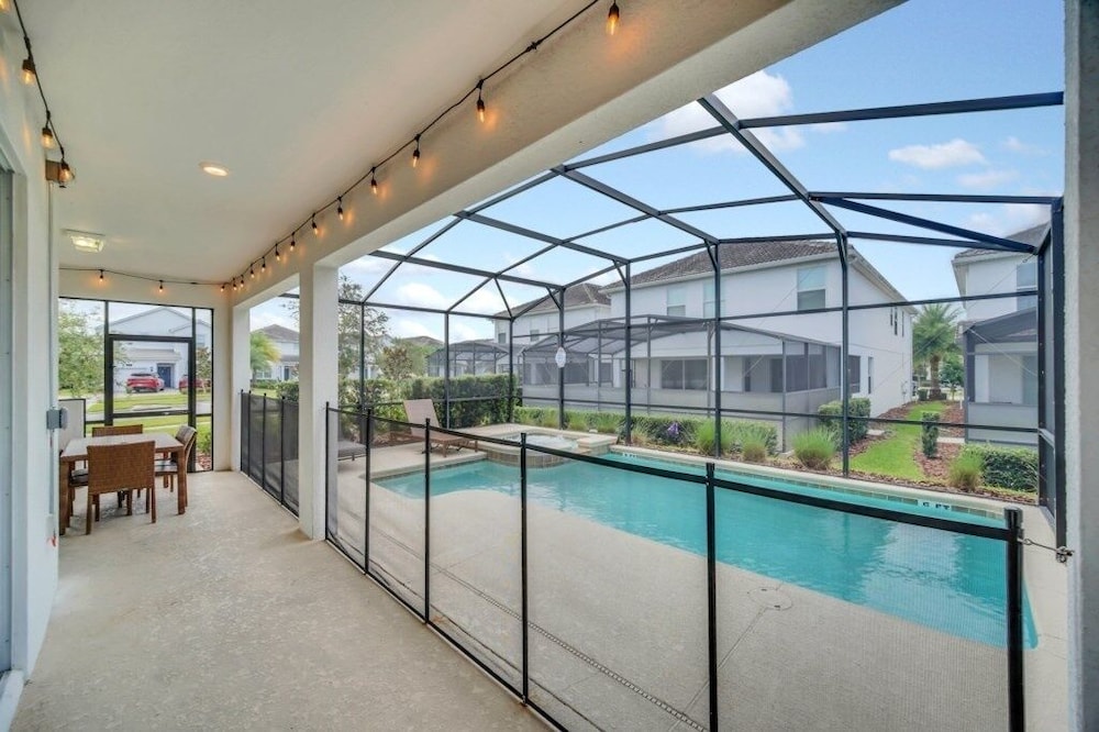 4710kings 6 Bedroom Villa by RedAwning