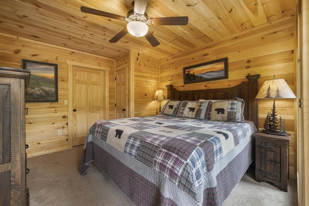 A Gathering Place - 3 Bedrooms, 3 Baths, Sleeps 8 3 Cabin by RedAwning view 3
