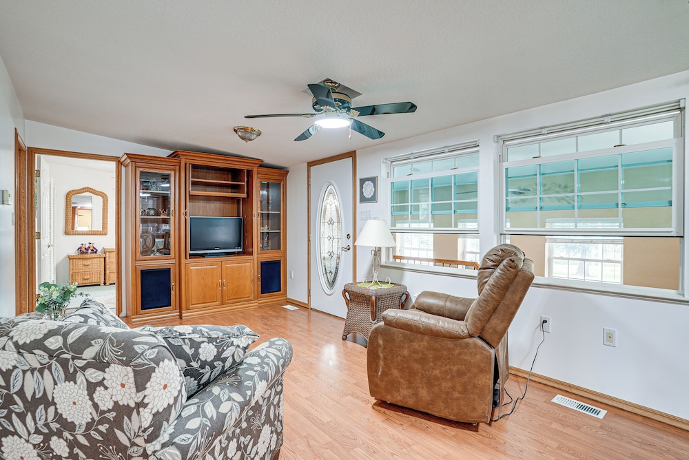 Pet the Sheep! Rural & Spacious Polk City Retreat