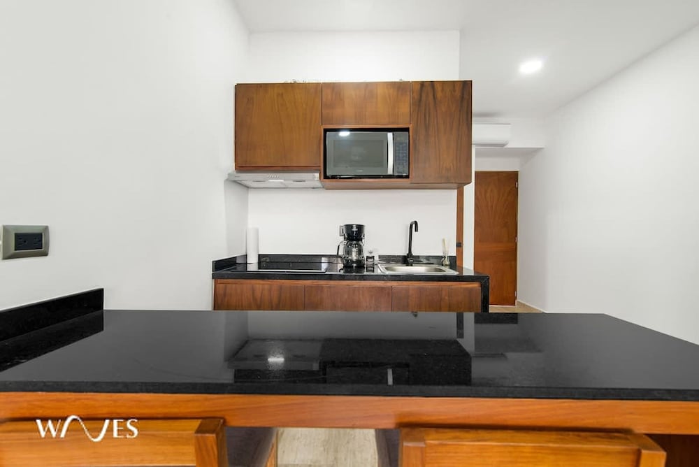 Spacious Loft w Garden View Pool Jacuzzi GYM