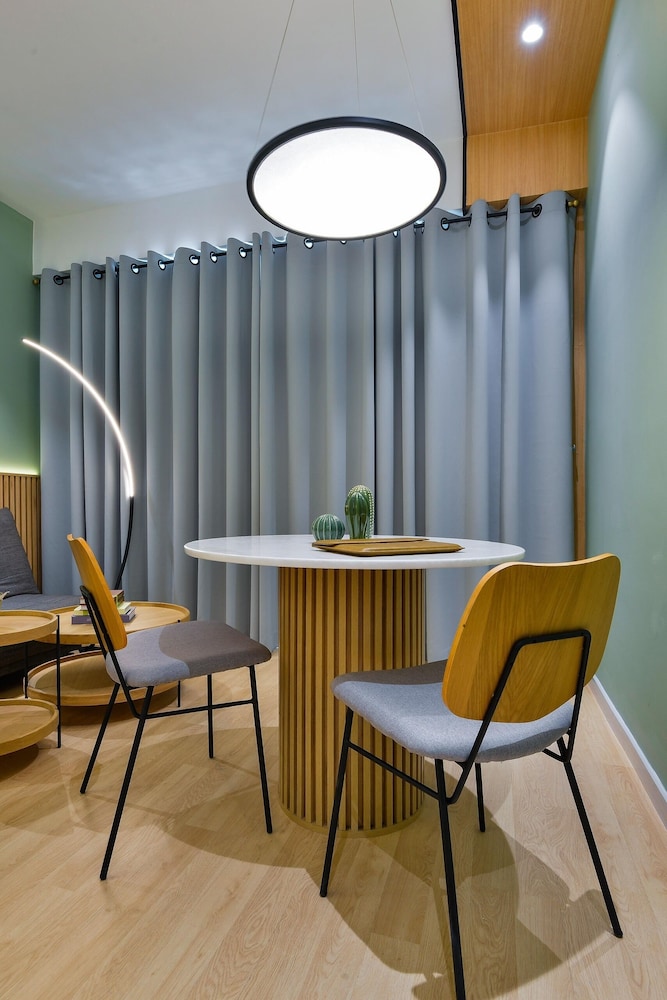 2Q Apartment
