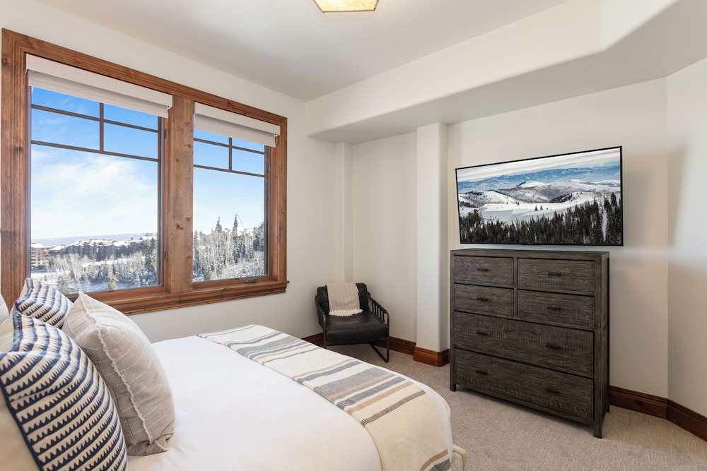 Grand Lodge - Penthouse #505 - Ski-in/ski-out 5 Bedroom Condo