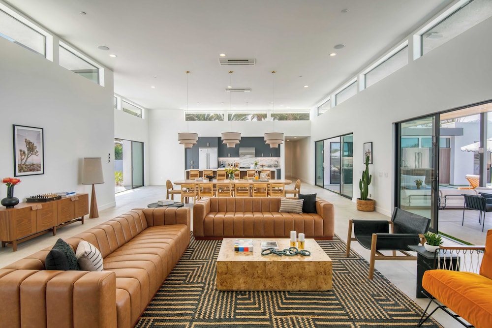 Sleeps 34 2 Villas, Pool, Pickleball + Bocce Polo Villas Elara by Avantstay