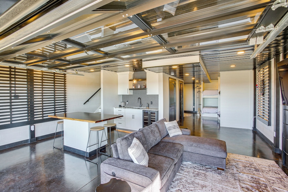 Stunning Hilham Home w/ Hot Tub, Views & Fire Pit!