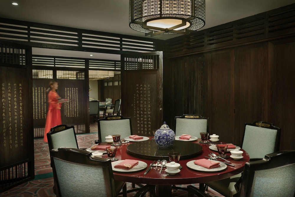 Al Bustan Palace, a Ritz-Carlton Hotel 96