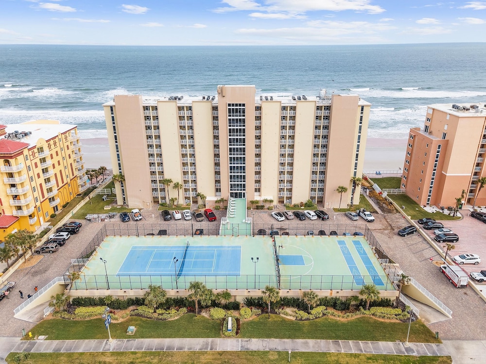 The Shores Club 1105