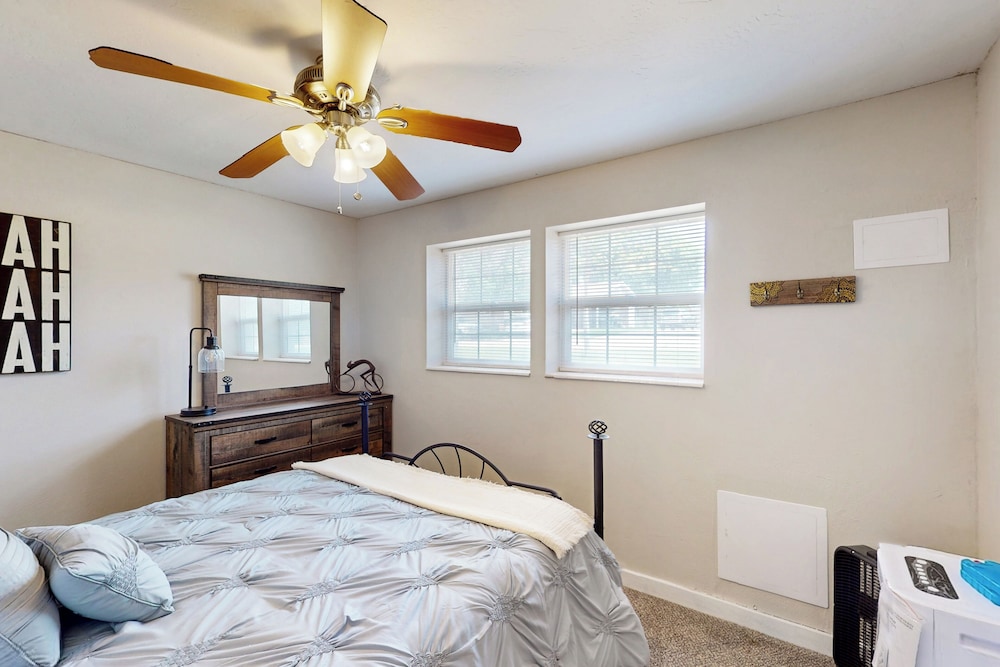 4BR Home w/ W & D, Private Backyard