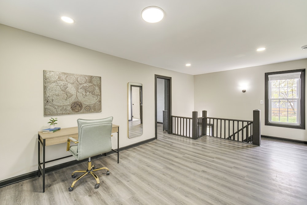 4 Mi to Dtwn: Modern Retreat w/ Yard in Cleveland