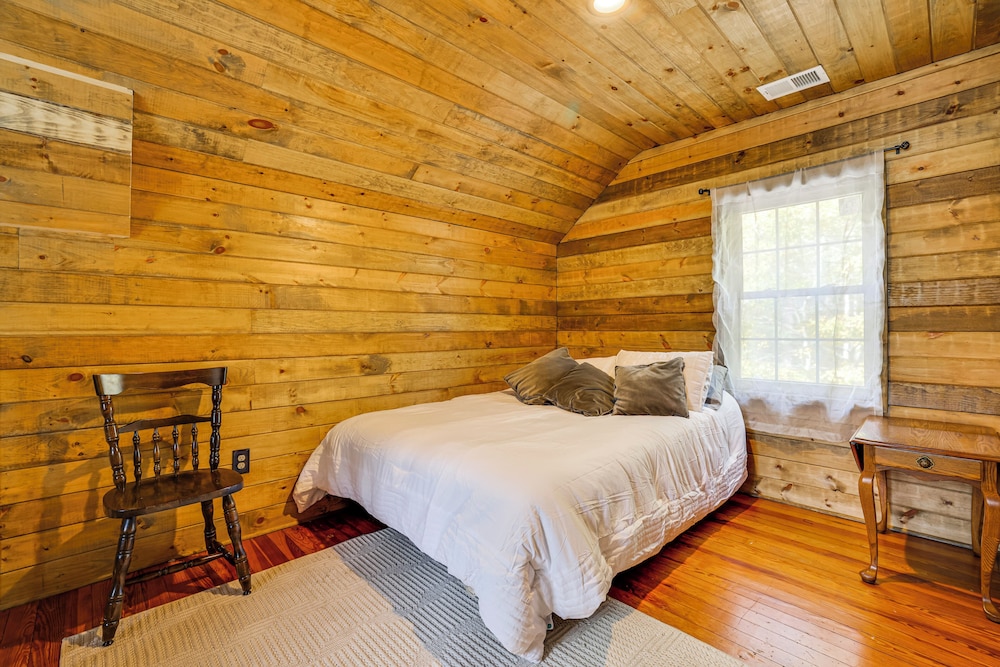 Ski, Swim, Relax: Old-fashioned Poconos Getaway
