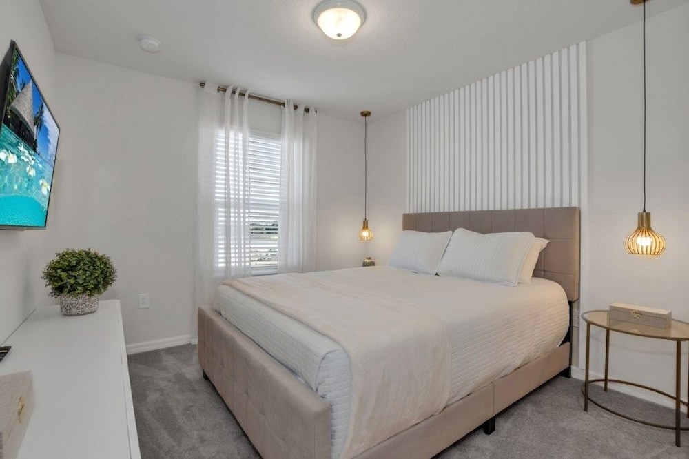 Brand New Home In Top Rated Resort Solterra 5 Bedroom Townhouse by Redawning - Image 3