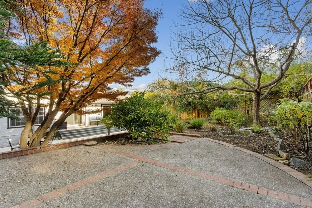@ Marbella Lane - 3BR W/sweeping Views of Bay Area