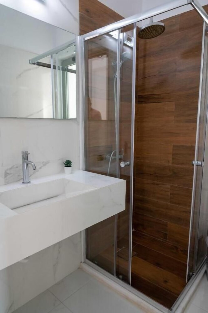 Finikas Suites & Apartments by Airstay