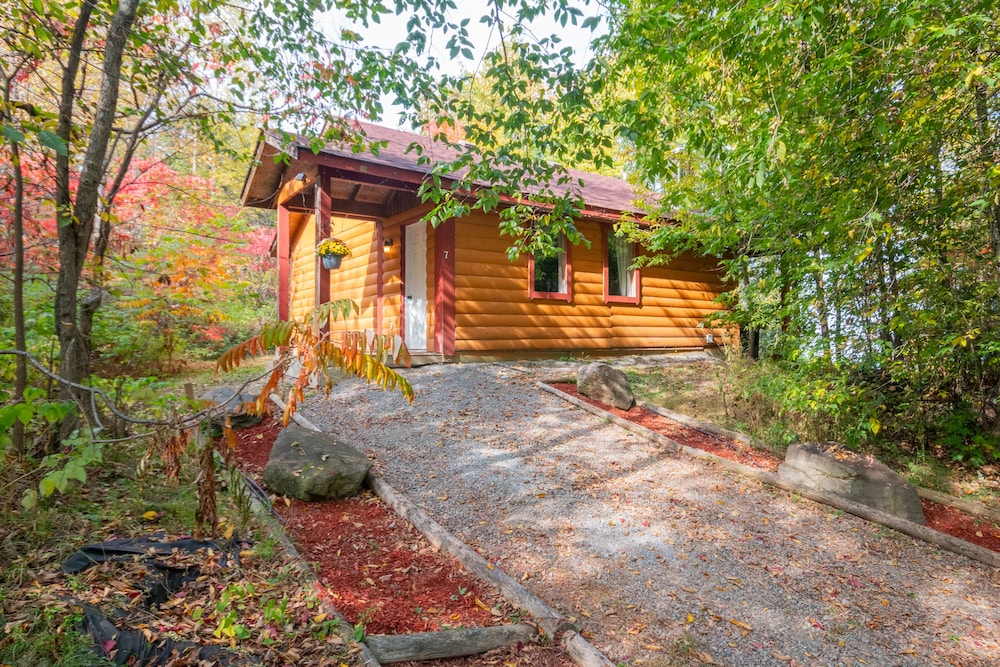 Lakepoint Cottage Resort