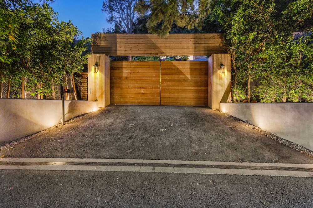 Beverly Glen Hillside Haven