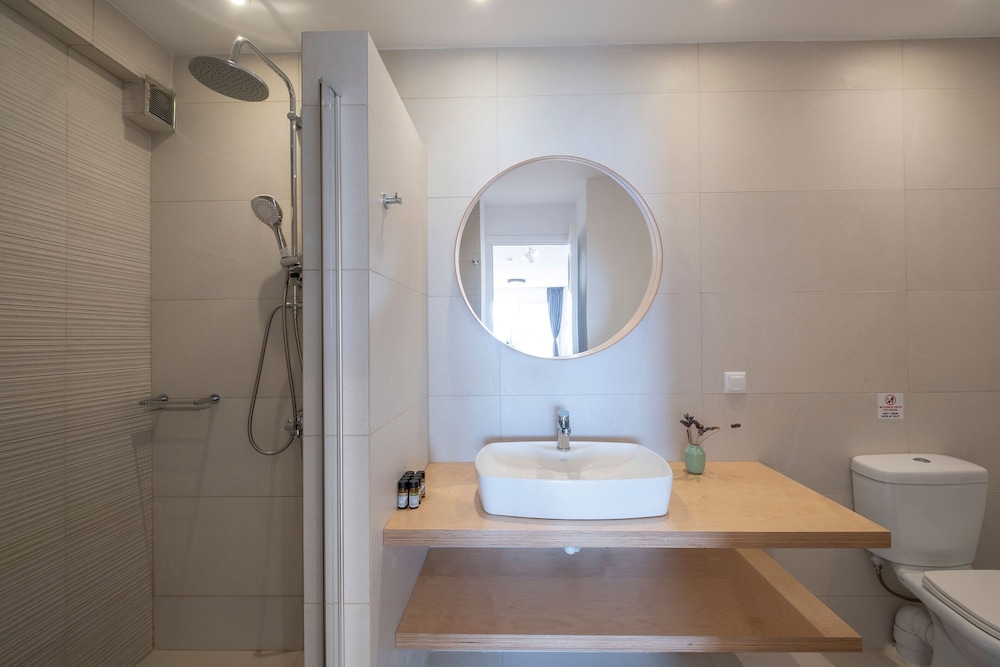 Meli Apartments & Villas
