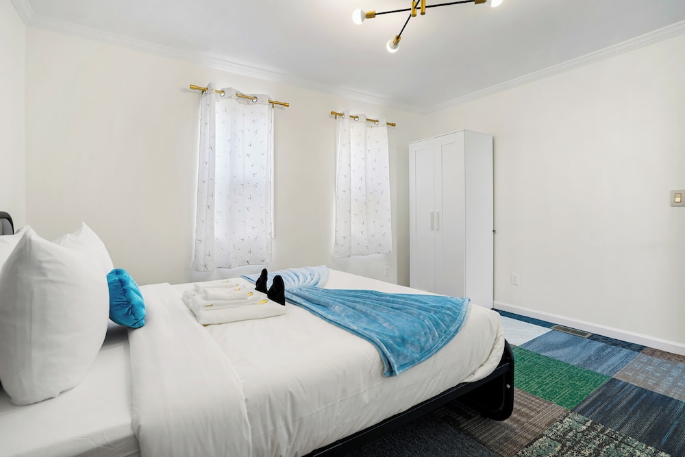 4Beds Private Unit Near BeachWalk Golf