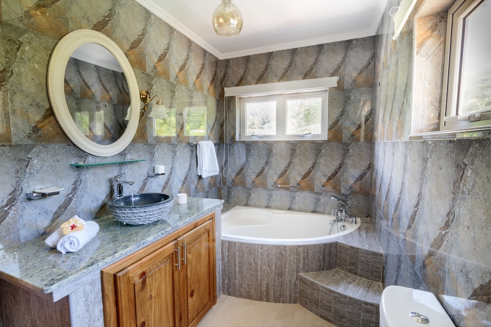 Flora's Self Catering photo 2