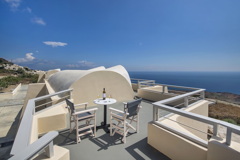 Theano Cave Suites & Villas