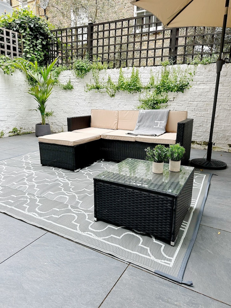 outdoor bbq area