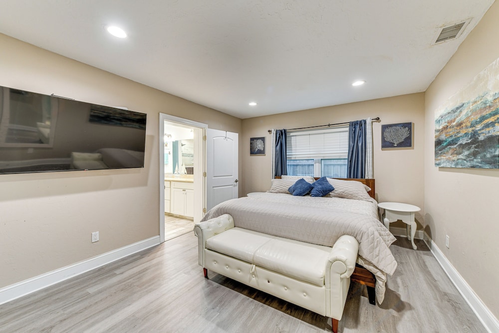 Backyard w/ Pool & Games! Family Home in Bradenton