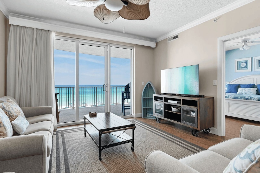 Emerald Isle Resort 405 by Avantstay Beachfront, Beach Chairs + Pool Access