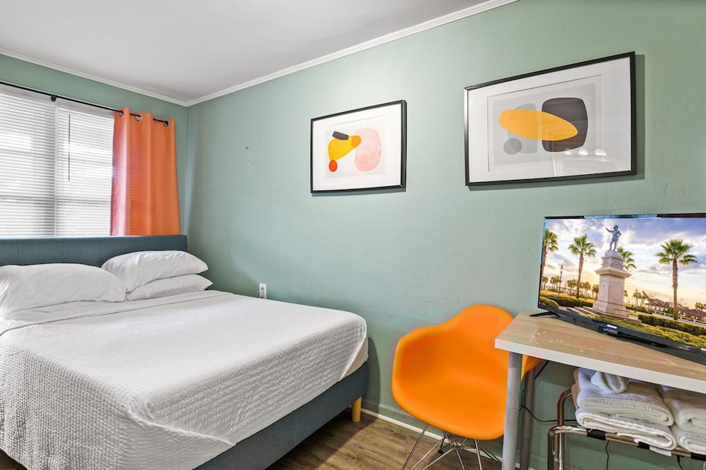 Travel Back to the 50s Renovated Motel Gem view 5