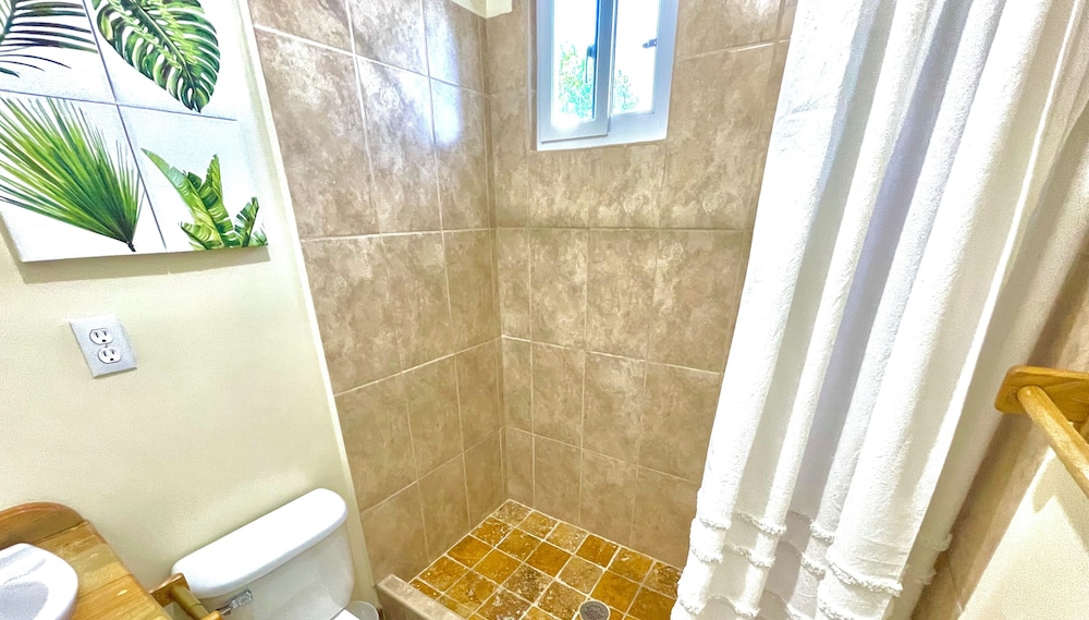 Utila Seabreeze Vacation Apartments