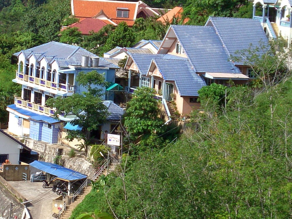 OYO 851 On Hill Residence Patong