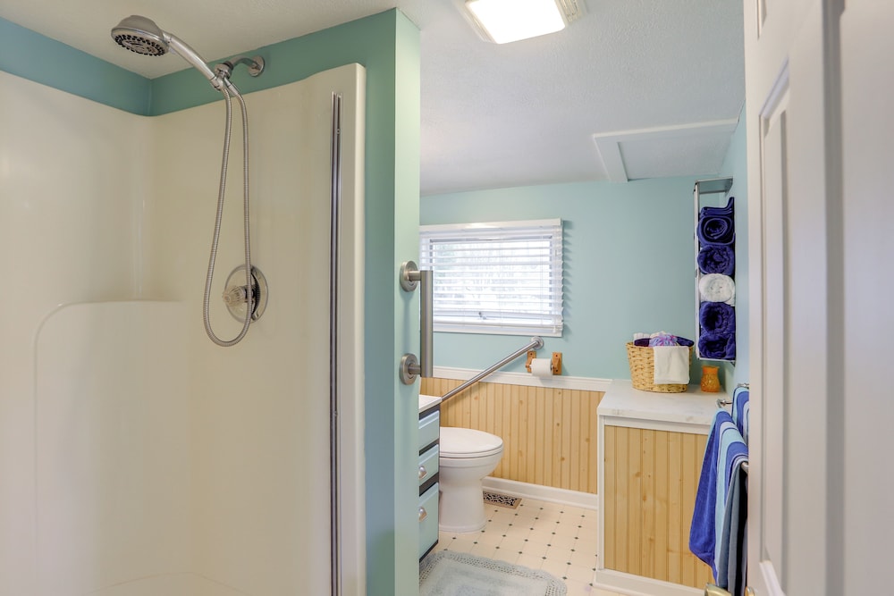 1 Block to Beach: Home w/ Hot Tub in Port Clinton!
