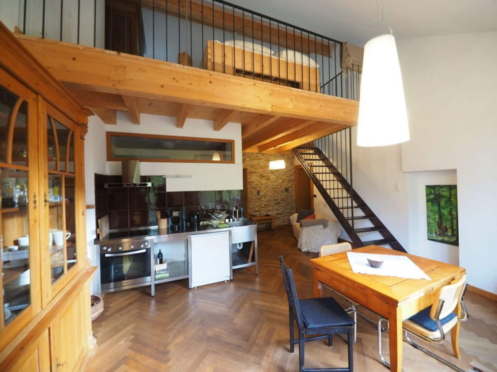 Lindenblatt ' Right view 5