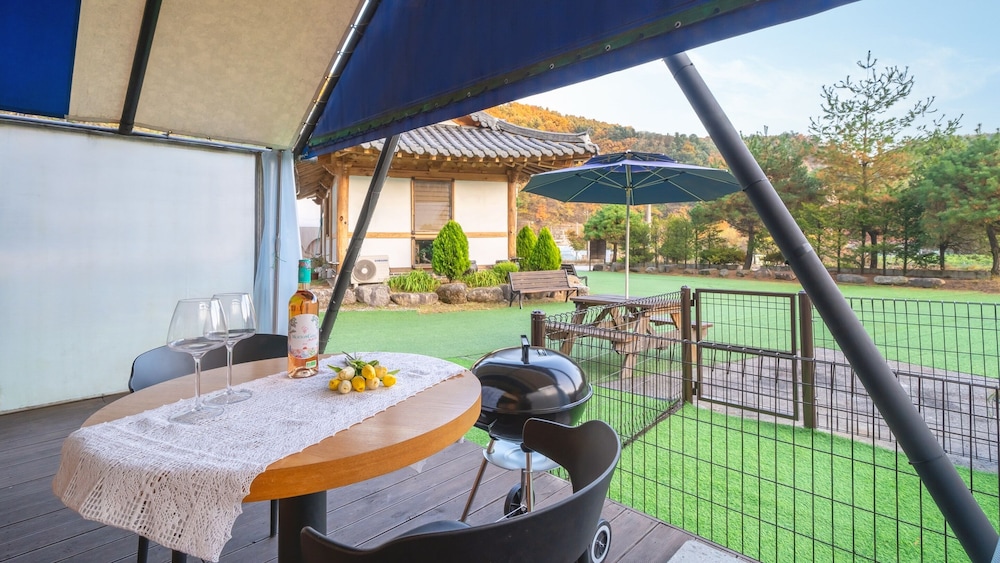 Gapeyong Fourseason Pet Glamping Caravan
