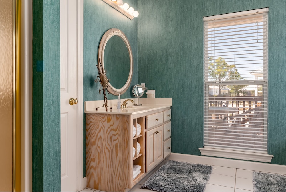 Breezy Decks - 601 Hernando Pl 4 Bedroom Home