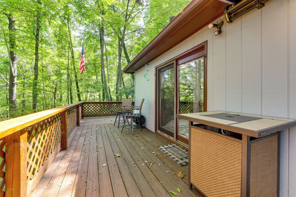 Smoky Mtn Cabin, 7 Mi to Cataloochee Ski Area!