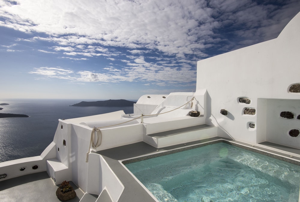 Irida Santorini photo 3