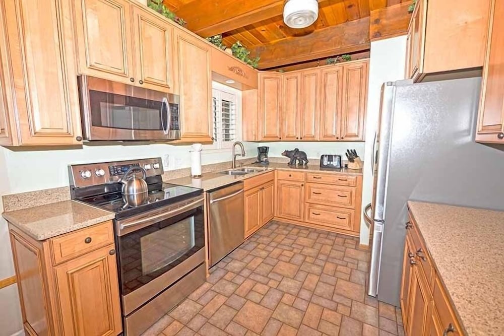 3542 Bobby Grey Circle 3 Bedroom Cabin by RedAwning