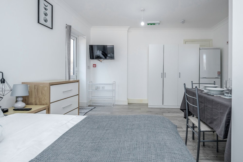Remarkable 1-bed Studio in Dagenham view 2
