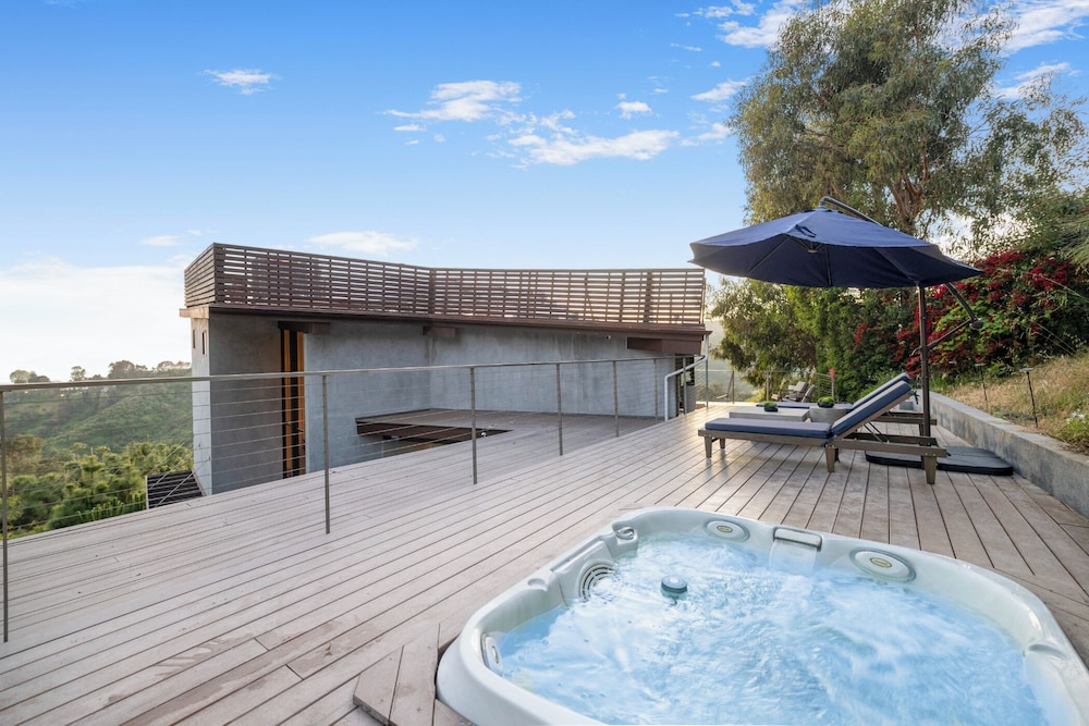 Summitridge - An Elegant Estate With Unobstructed City and Ocean Views - Image 5