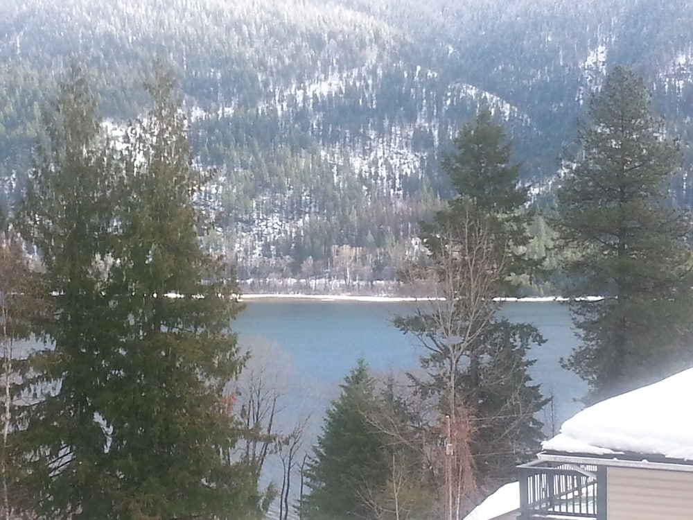 Creekside B & B