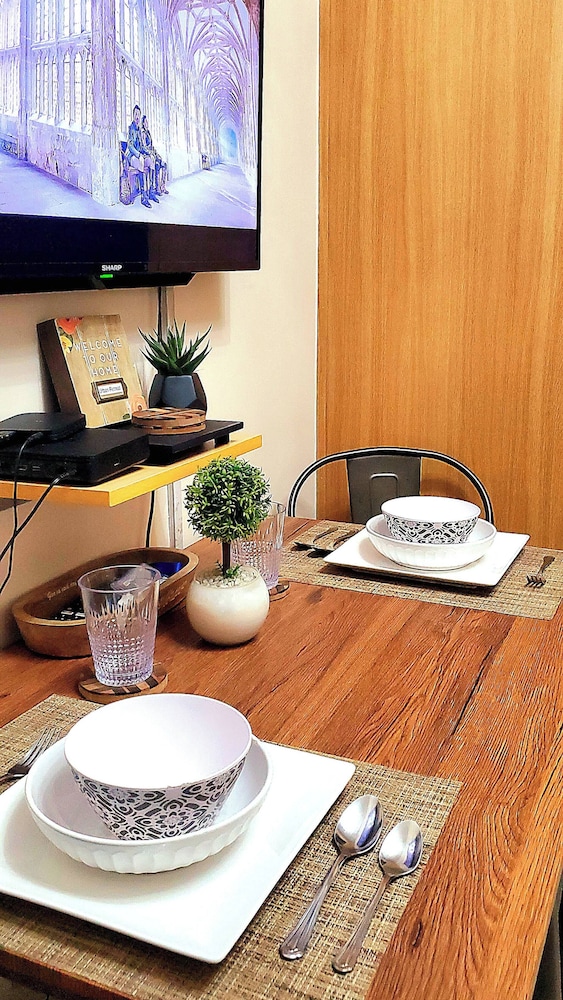 Urban Retreat at Shell Residences With Netflix 300mbps Wifi