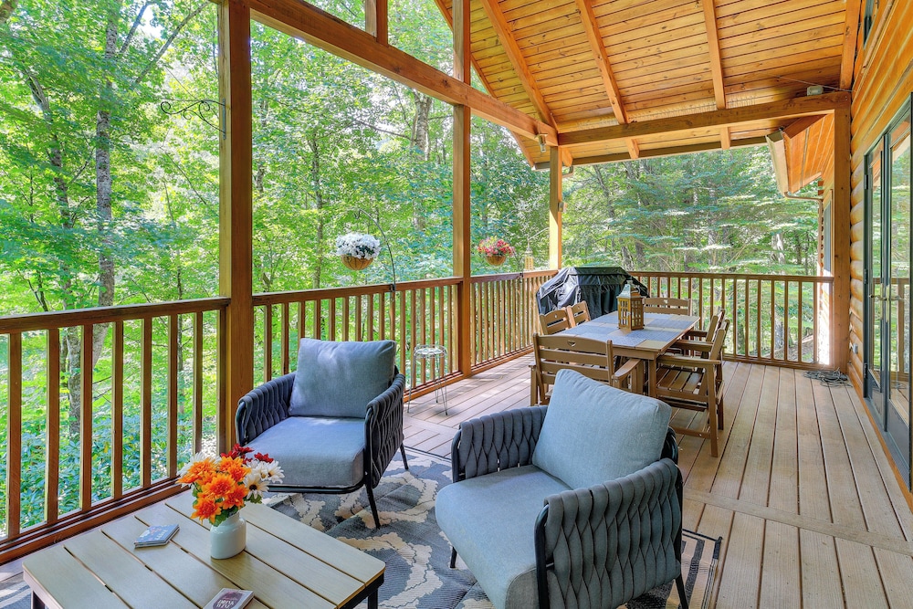 Near Boone-custom Built Cabin: 3 BR 3 BA W/hot Tub