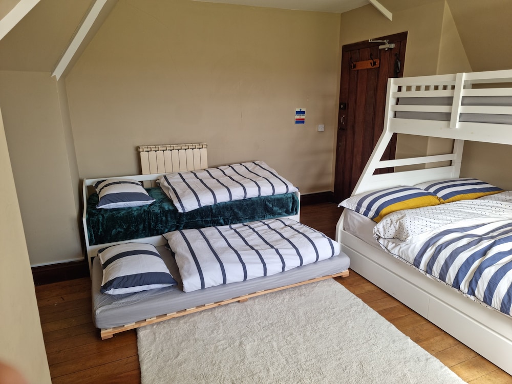 Cleeve House view 4