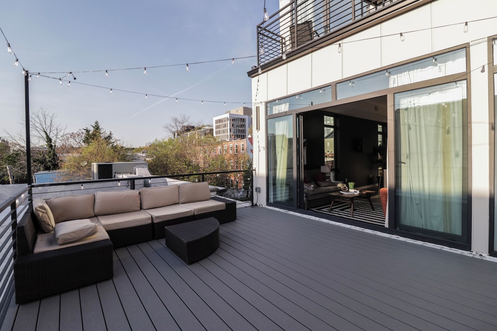 Unit 9: Luxe 2BR Penthouse | Sleeps 6