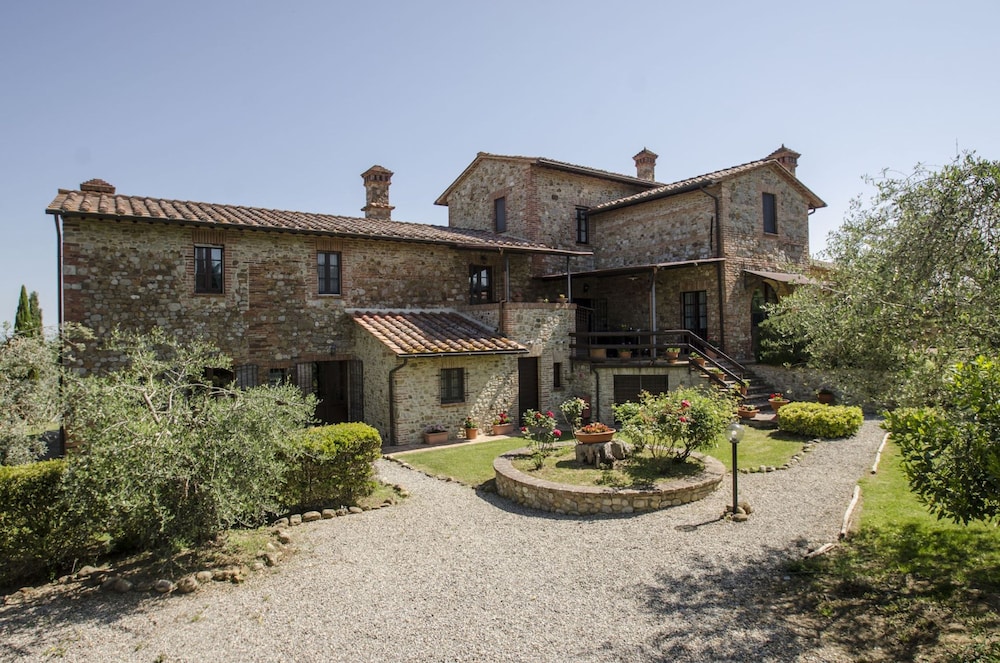 Podere Baiocco Sleeps 22 People 2 Private Pools Walking Distance to Town-podere Baiocco