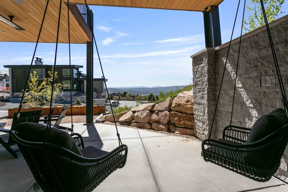 1868 W SkyRidge Drive 4 Bedroom Home with Hot Tub 4 Home