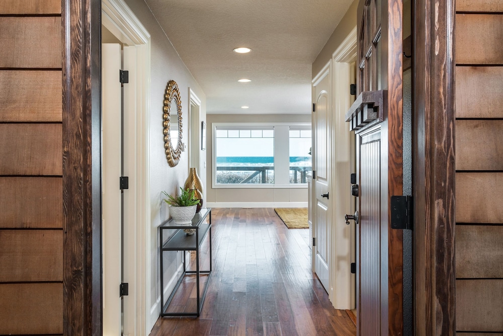 Blue Starfish by Avantstay Ocean Views Direct Cannon Beach Access