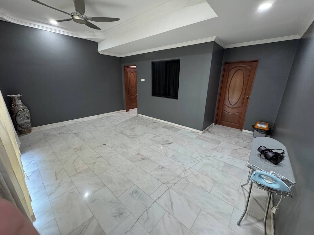Cozy Johor Bahru Home With Family Room and Unblock Balcony View