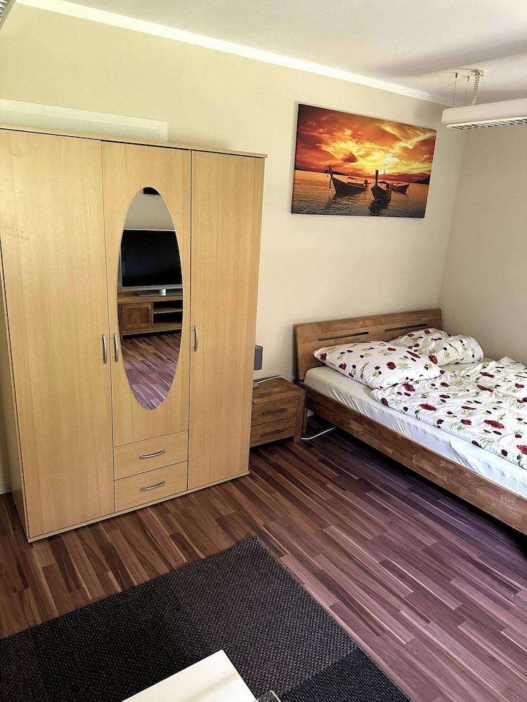 Large Accommodation for up to 18 People Near Halle & Leipzig With Pool Table