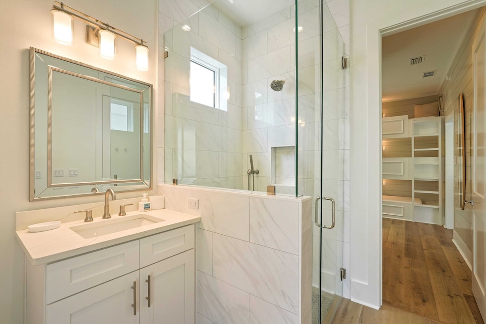 Sleeps 39 2 Luxe Homes w/ Free Golf Cart, Private Pool+spa 3 Blocks to Beach